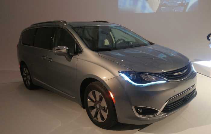 2022 Chrysler Pacifica Hybrid Exterior