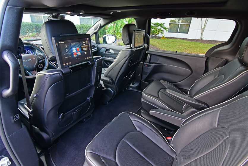 2022 Chrysler Pacifica Hybrid Interior