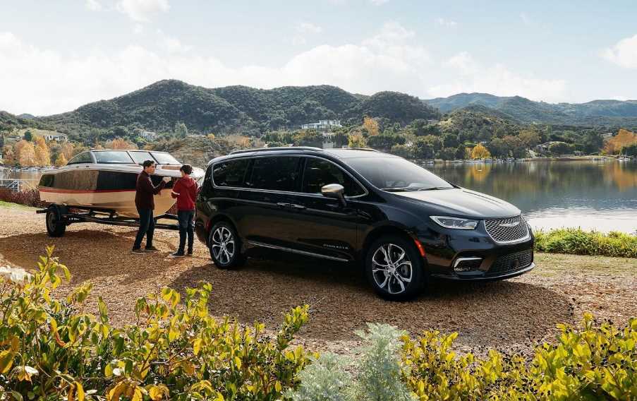 2022 Chrysler Pacifica Touring L Exterior
