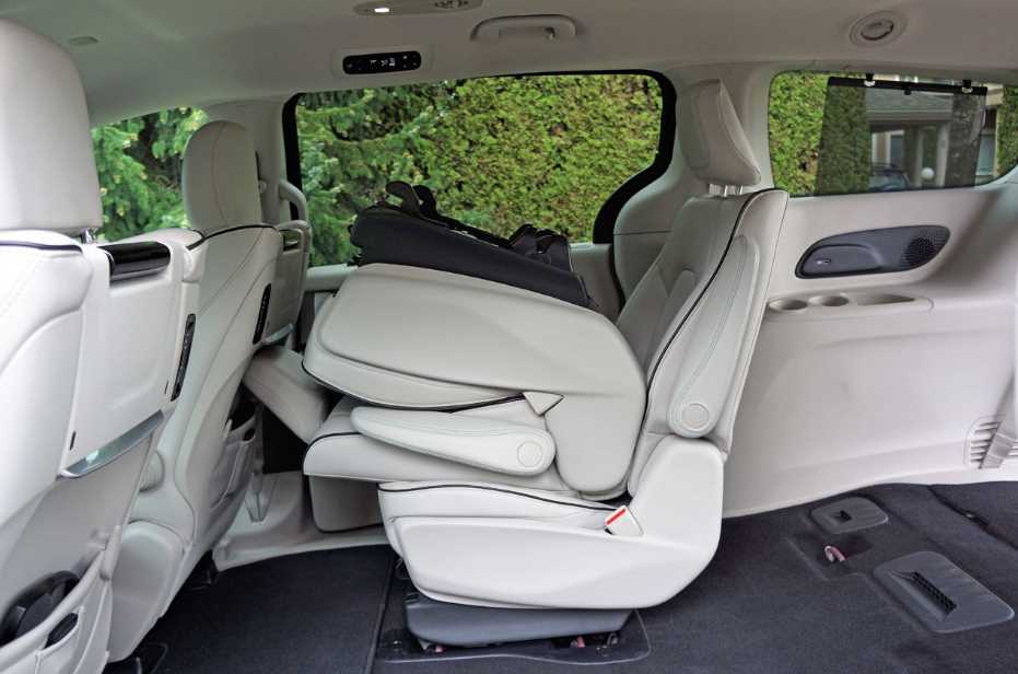 2022 Chrysler Pacifica Touring L Interior