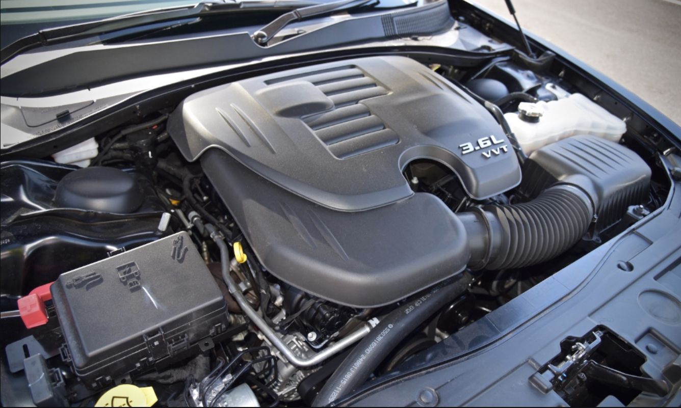 2022 Chrysler 300 C Luxury Engine
