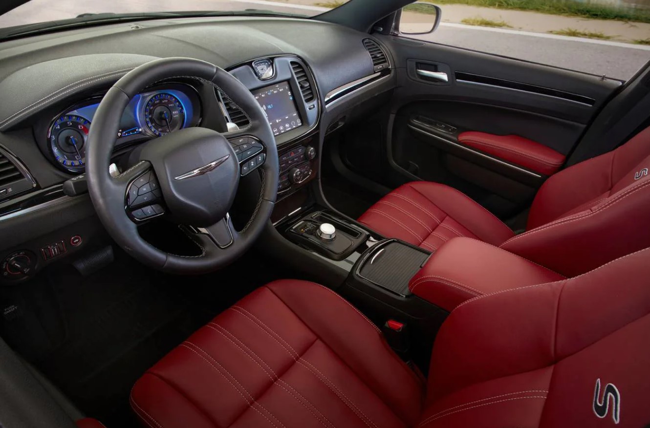 2023 Chrysler 300 C Interior