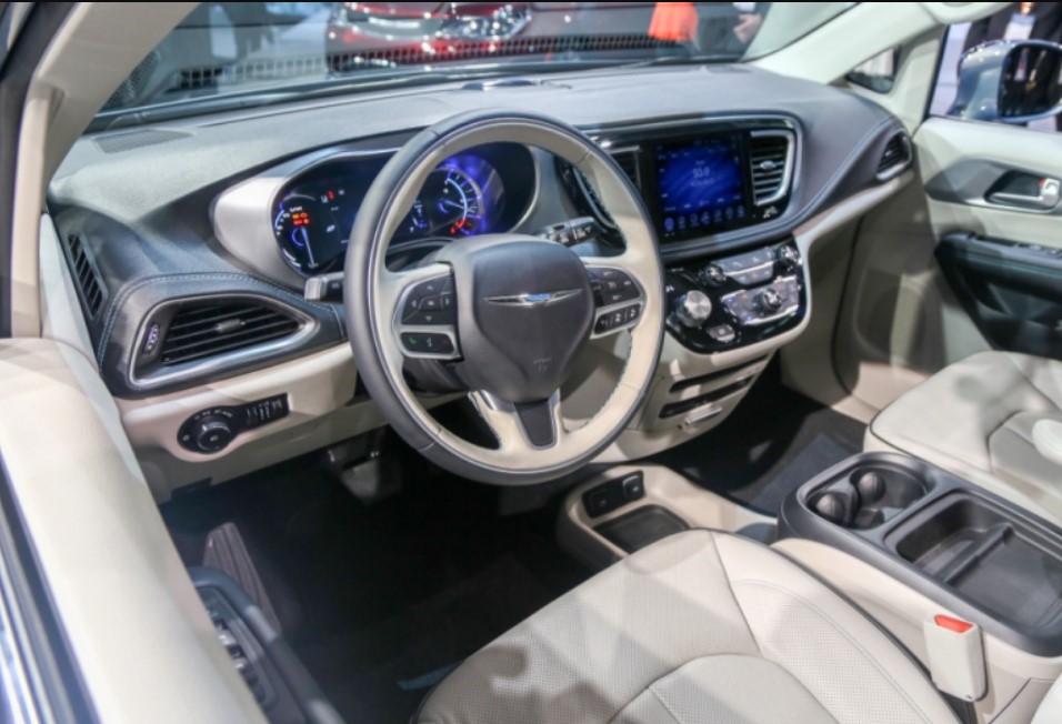 2023 Chrysler Pacifica plug-in hybrid Interior