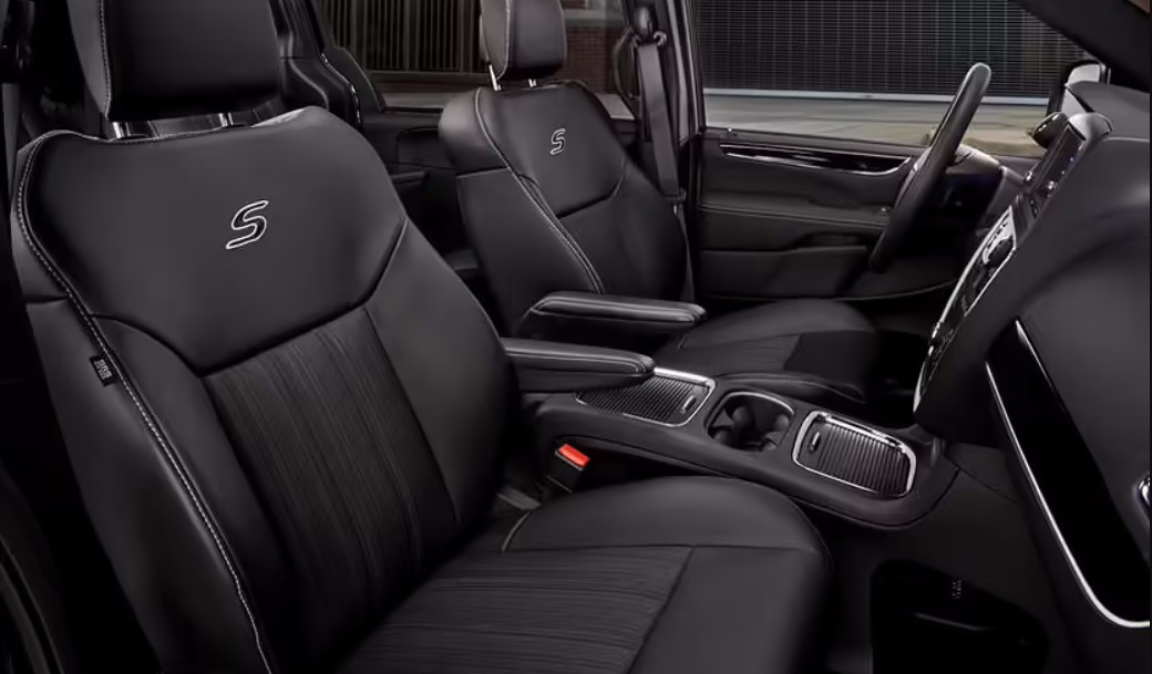 2023 Chrysler Town and Country Interior