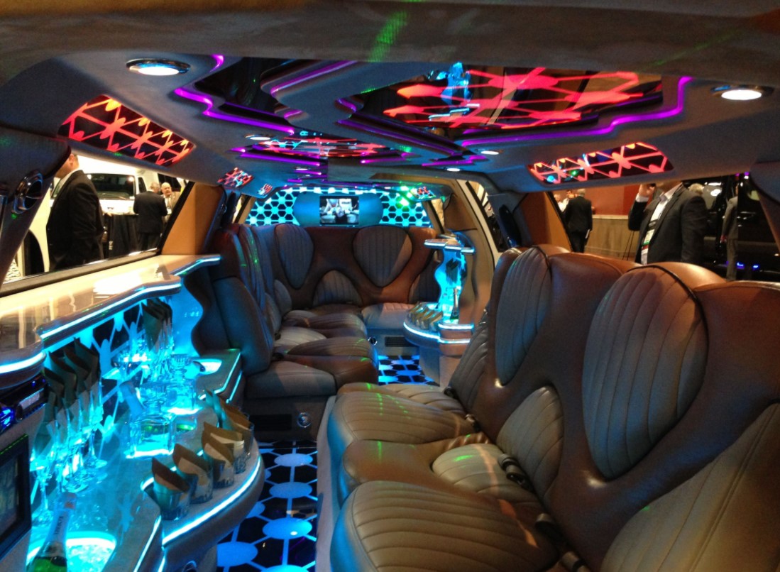 2023 Chrysler 300 Limousine Interior
