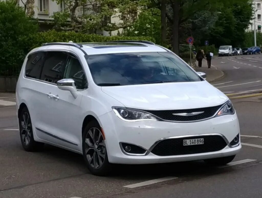 2023 Chrysler Pacifica Limited Exterior