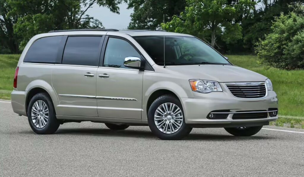 2023 Chrysler Town and Country Exterior