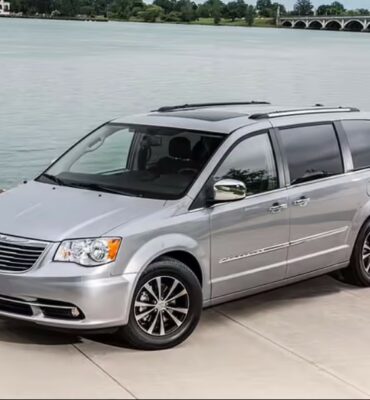 New 2023 Chrysler Town and Country Minivan Redesign, Price, Release Date