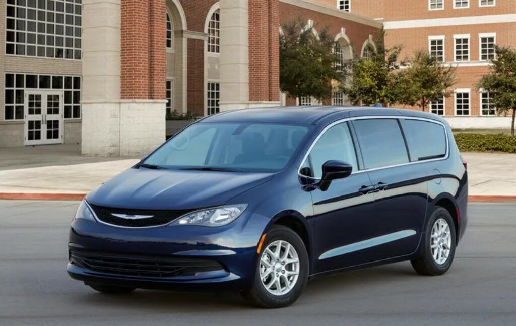 2023 Chrysler Voyager L Exterior