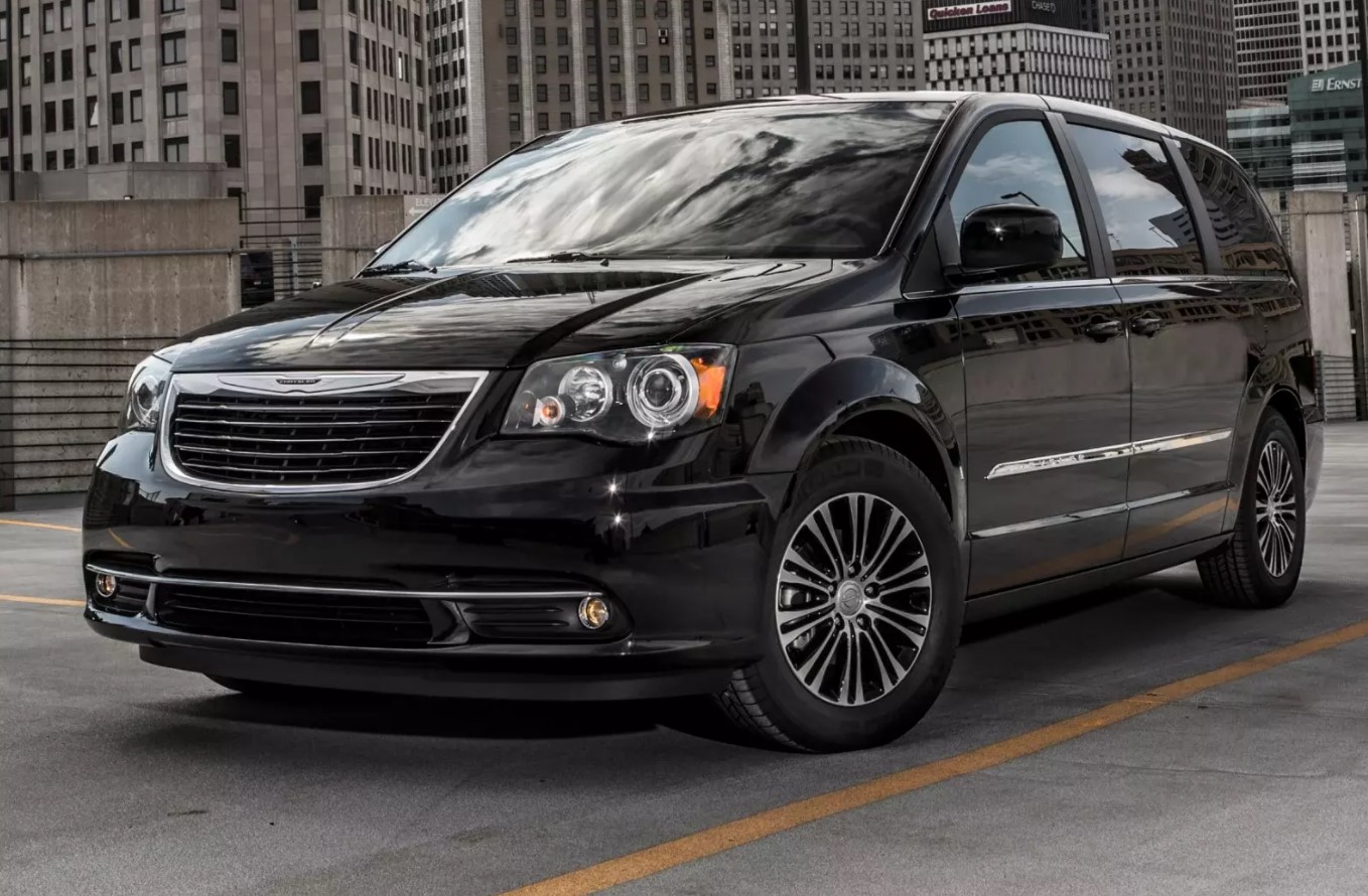 Chrysler Town and Country L 2023 Exterior