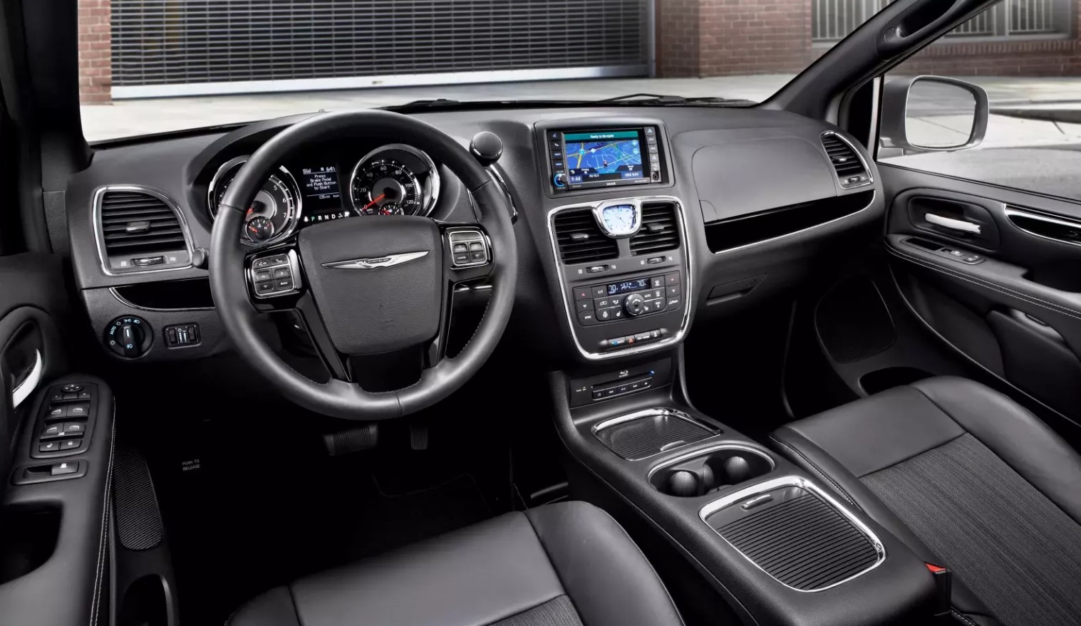 Chrysler Town and Country L 2023 Interior