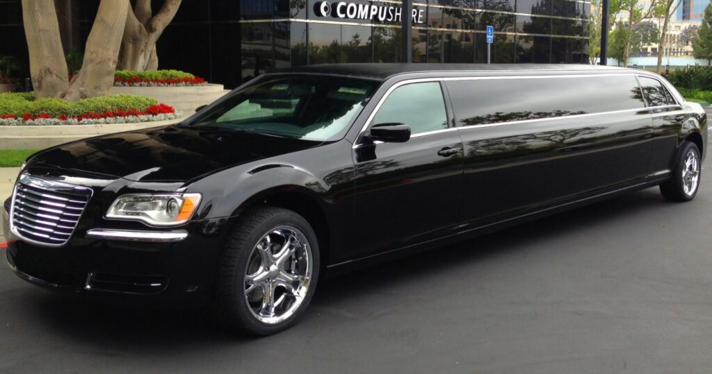 2023 Chrysler 300 Limousine Exterior