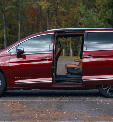 2025 Chrysler Pacifica Pinnacle: The Ultimate Minivan with a New Look and Hybrid Option
